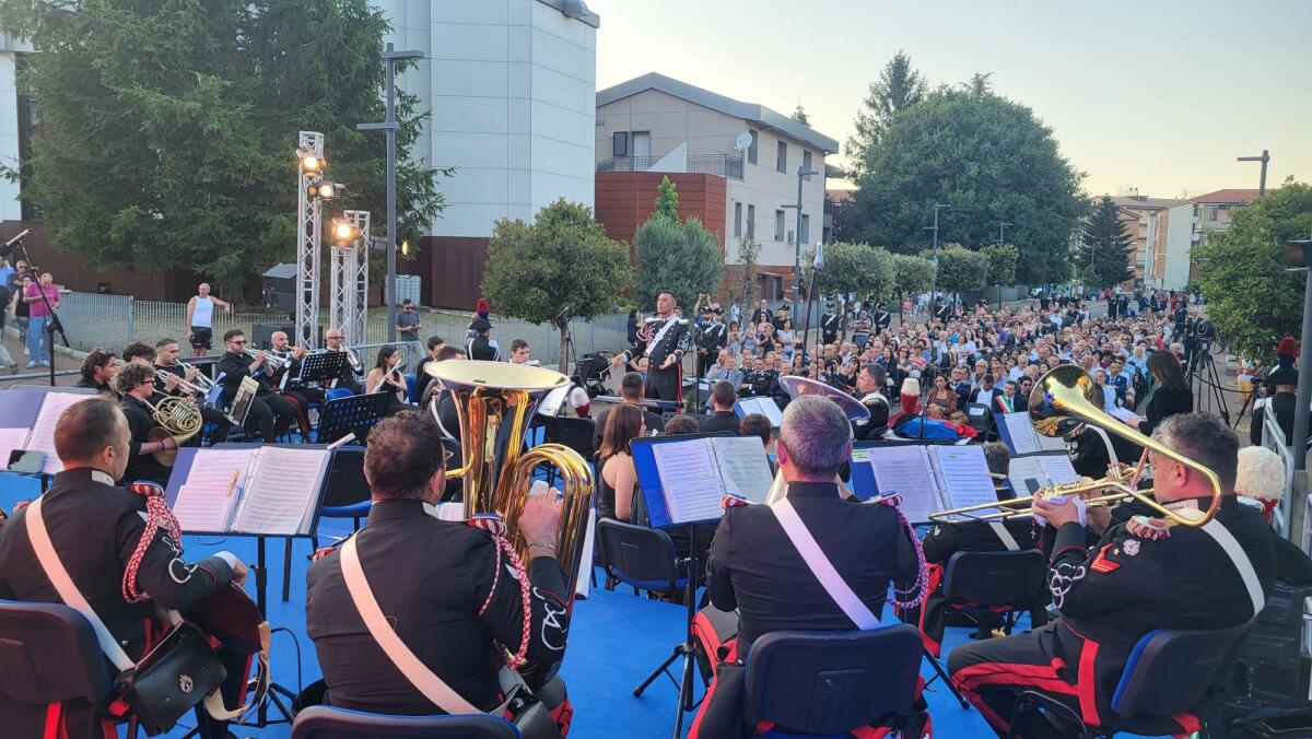 Avellino: La Fanfara dei Carabinieri e l’Orchestra del Conservatorio statale “Domenico Cimarosa” donano emozioni nel Rione San Tommaso - 