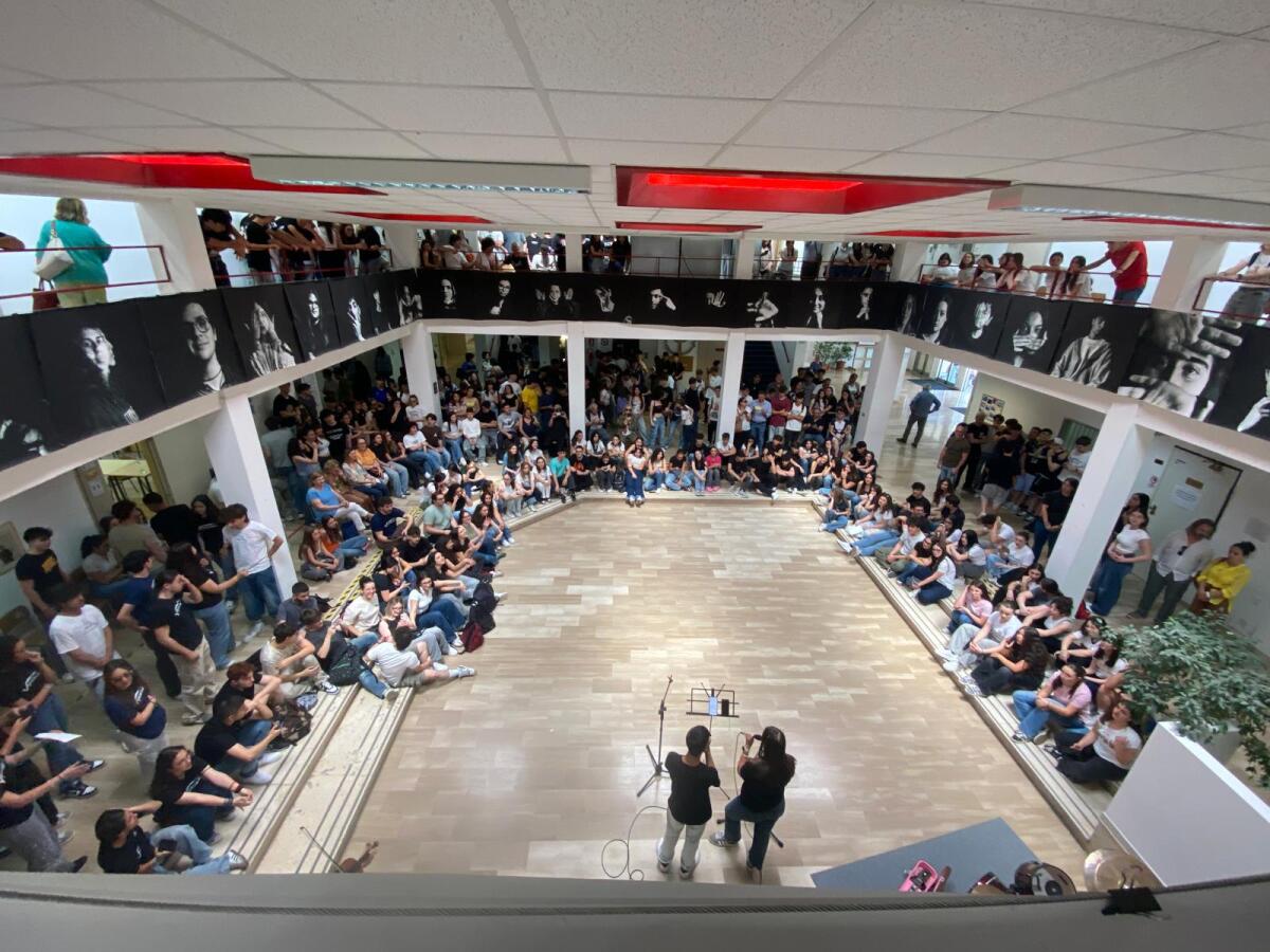 Presentazione finale dei laboratori Scuola Viva delLiceo Rummo. - 