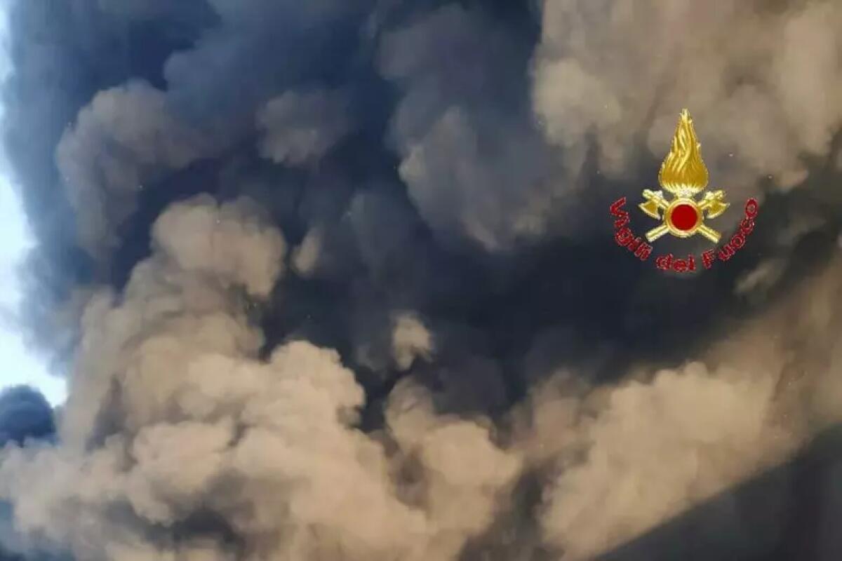 Sotto controllo rogo in azienda di rifiuti. - 