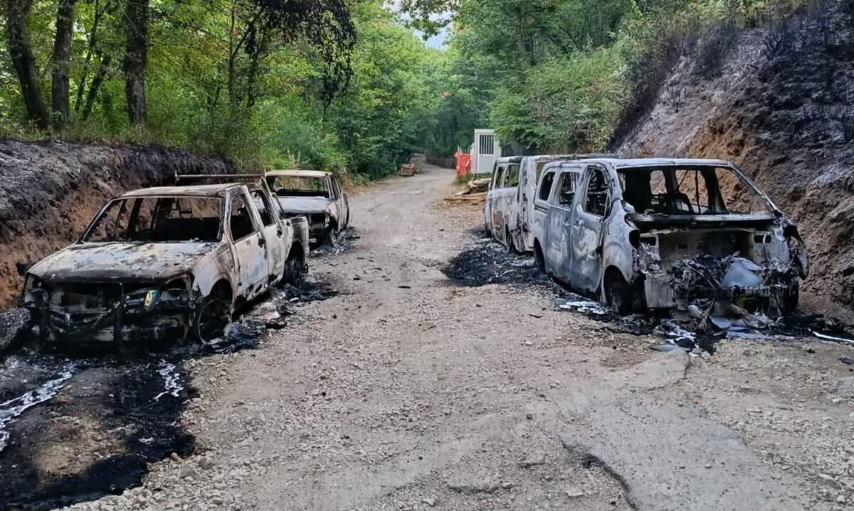 Dati alle fiamme mezzi della Regione Campania per la sorveglianza ambientale - 