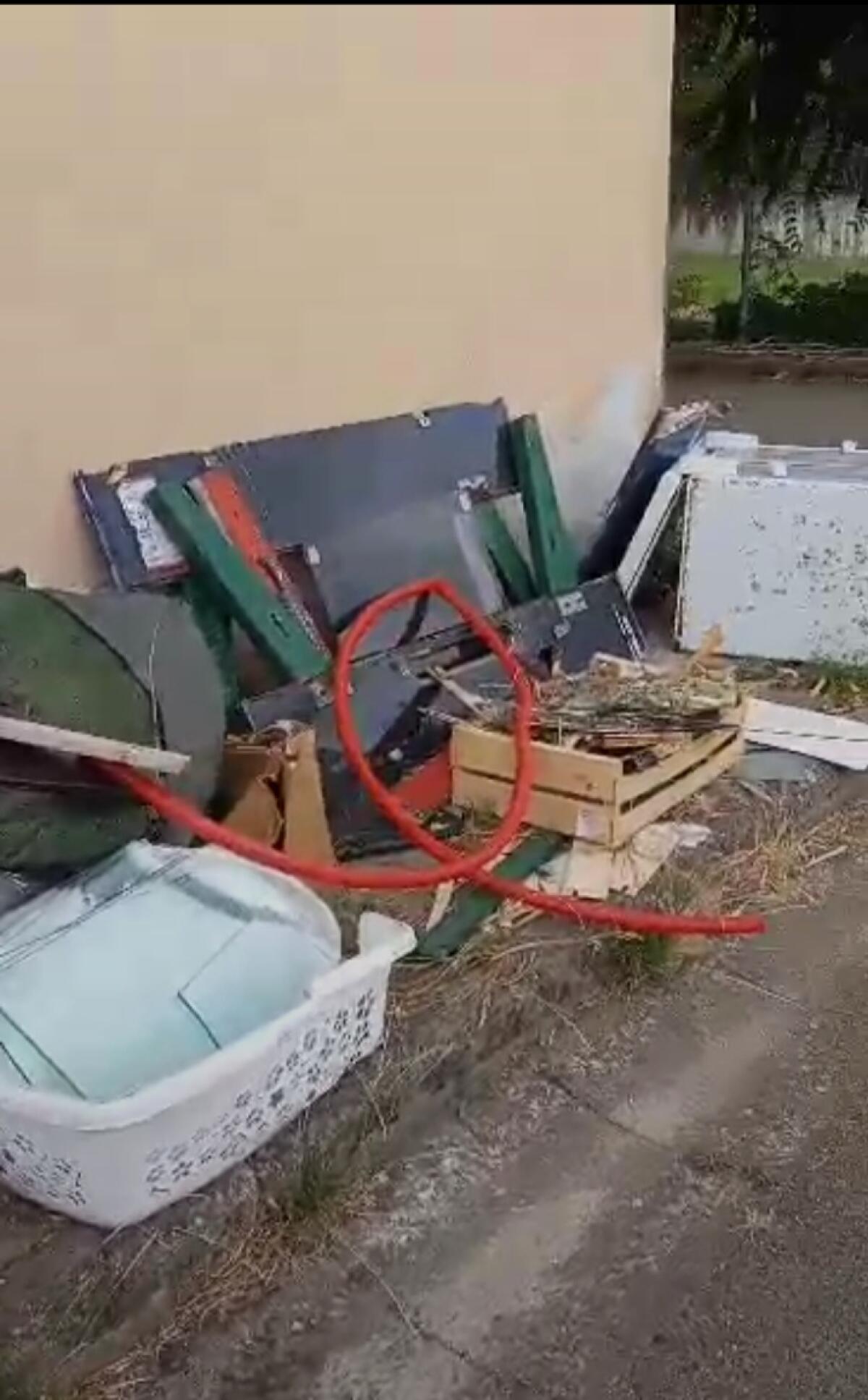 Cervinara. Discarica al Parco degli Ulivi - 