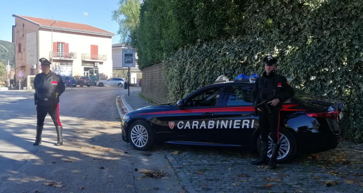 Aveva precedenti e viaggiava su auto con targhe contraffate, foglio di via per un 42enne rumeno - 