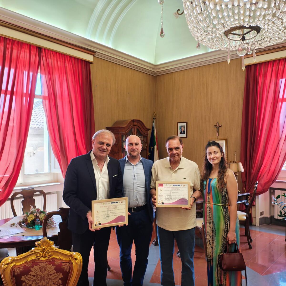 Il sindaco Mastella ha ricevuto a Palazzo Mosti l'azienda cittadina che ha trionfato al concorso 'Città del vino' - 