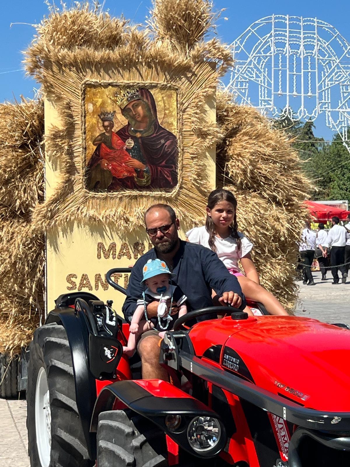 Carri di grano e tanta devozione alla Madonna della Strada a San Lorenzo Maggiore - 