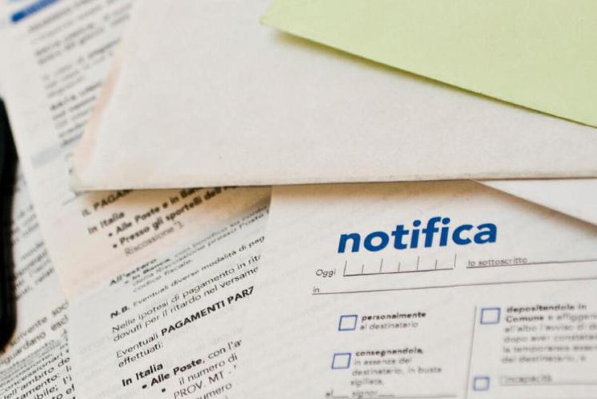  Cartelle nulle e debiti cancellati anche con la notifica alla moglie convivente se manca la raccomandata informativa. - 