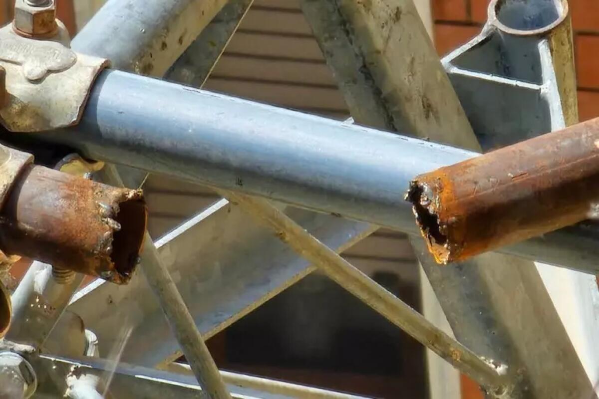 Operai morti a Napoli, tubo spezzato sul punto di saldatura - 