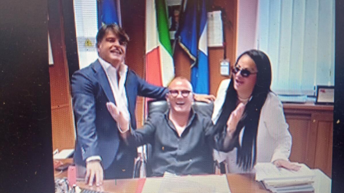 Tiktoker in Consiglio Regionale, Calenda espelle Di Fenza - 