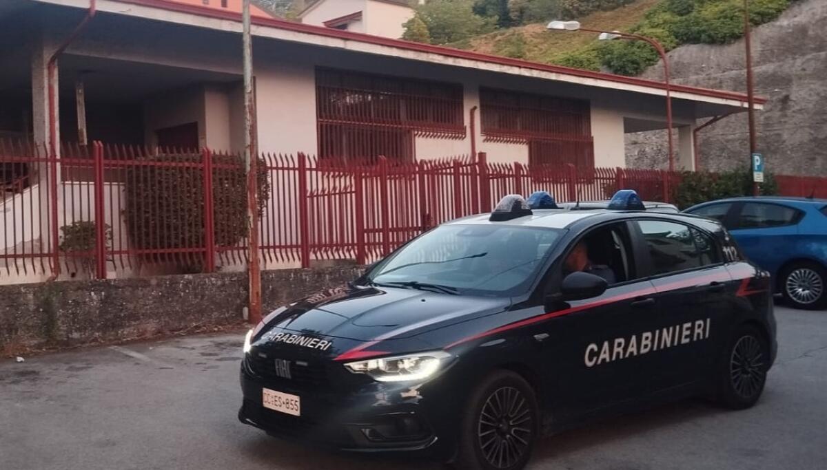 Vallata. Fanno saltare sportello Postamat e lo portano via - 