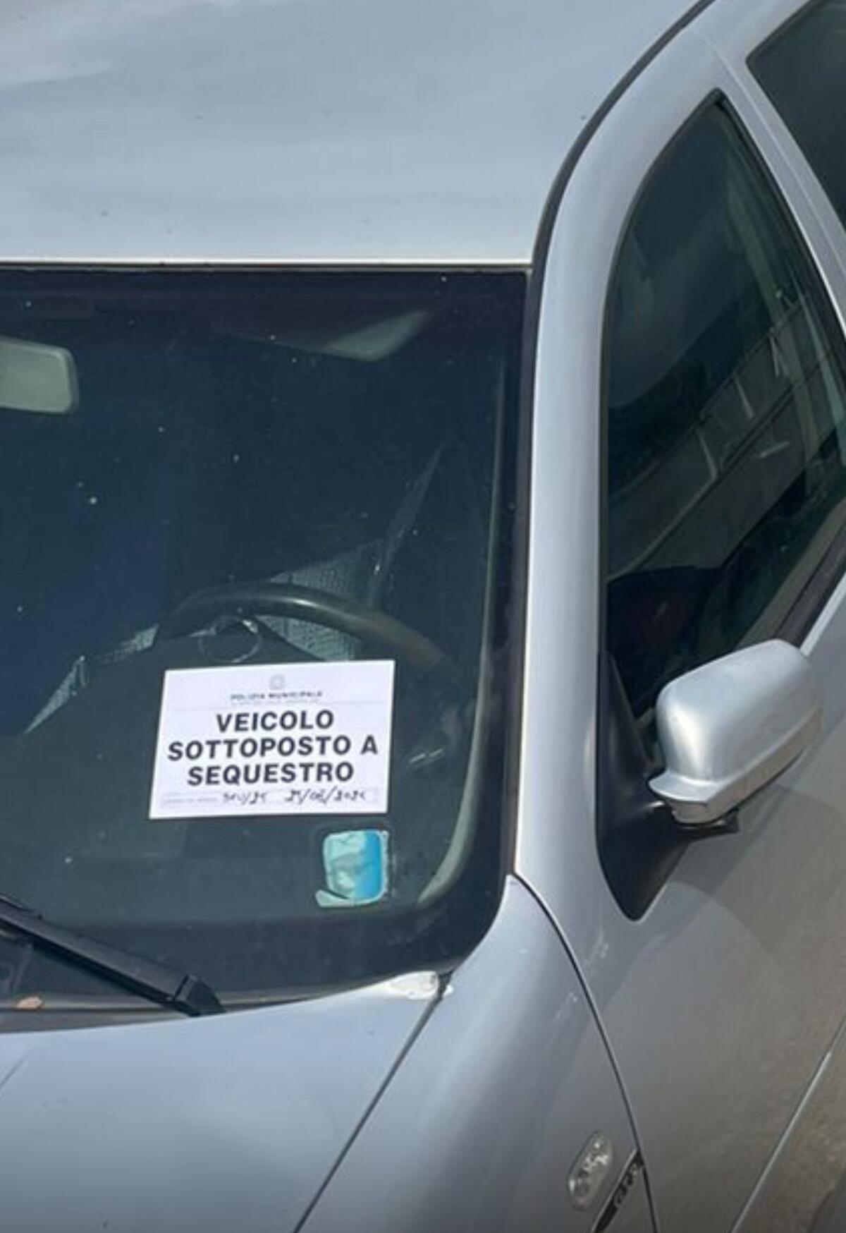 Cervinara. Polizia Locale sequestra altre due auto in stato di abbandono. - 