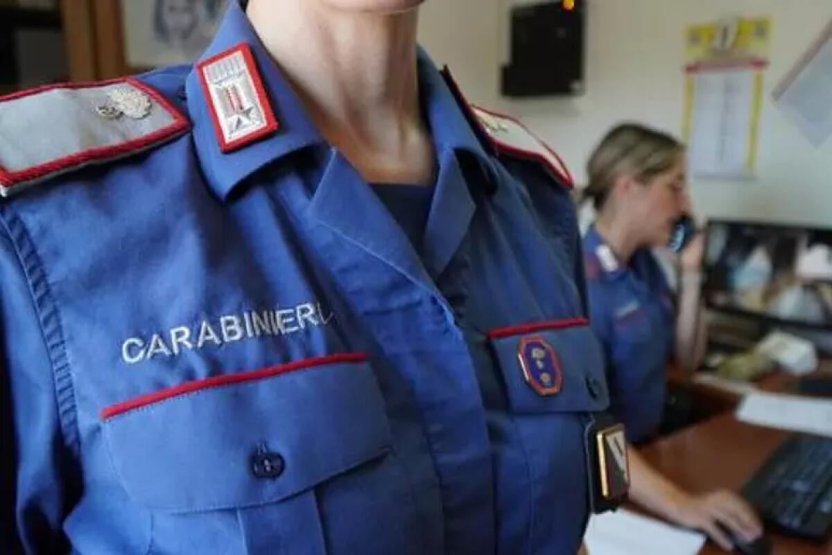 Minaccia di morte l'ex e pubblica foto online, arrestato - 