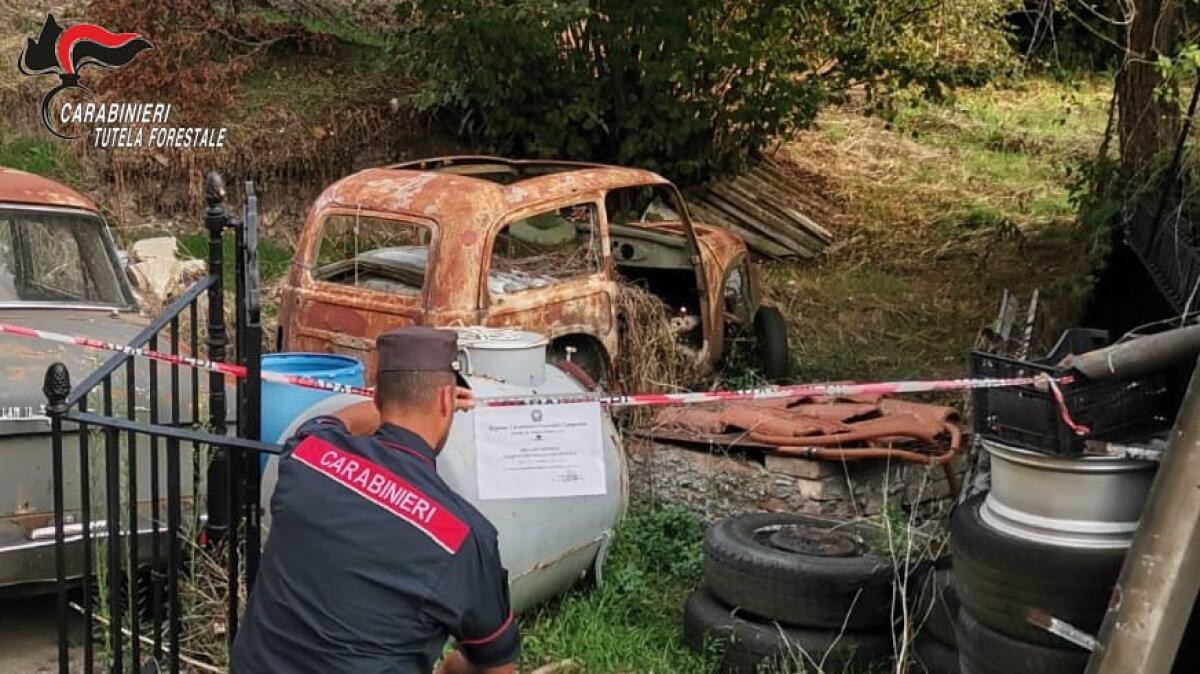 Officina abusiva e deposito di rifiuti: due persone denunciate dai Carabinieri Forestali. - 