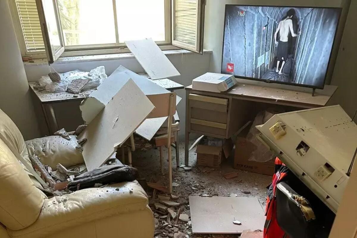 Crolla controsoffitto postazione 118 a Torre Annunziata - 