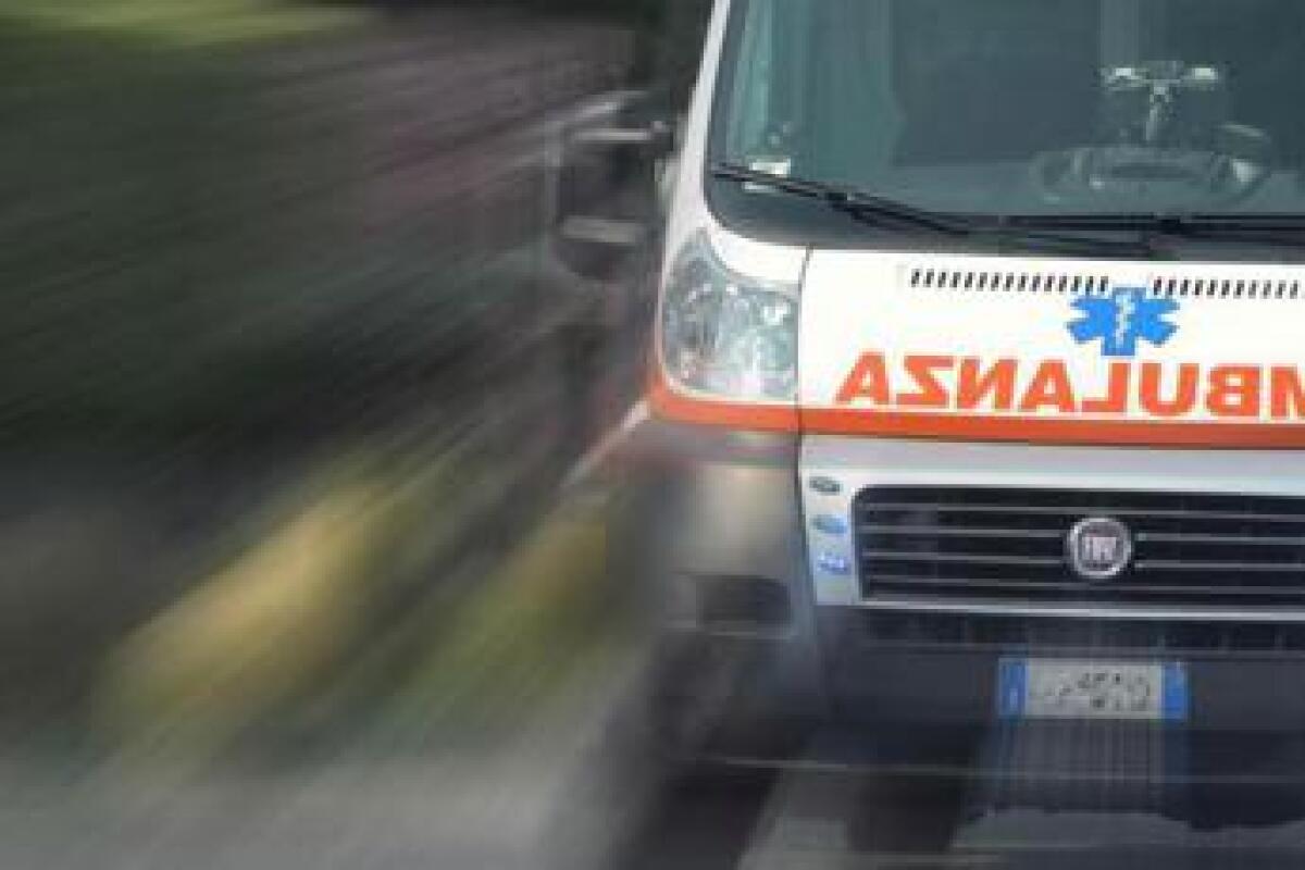 Col fucile per costringere 118 a portare padre in altro ospedale - 