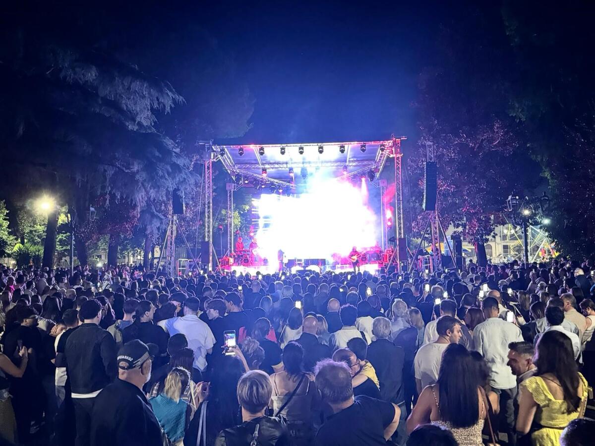 Cervinara. Un successo il concerto di Gigi Finizio, la nota del sindaco Lengua - 