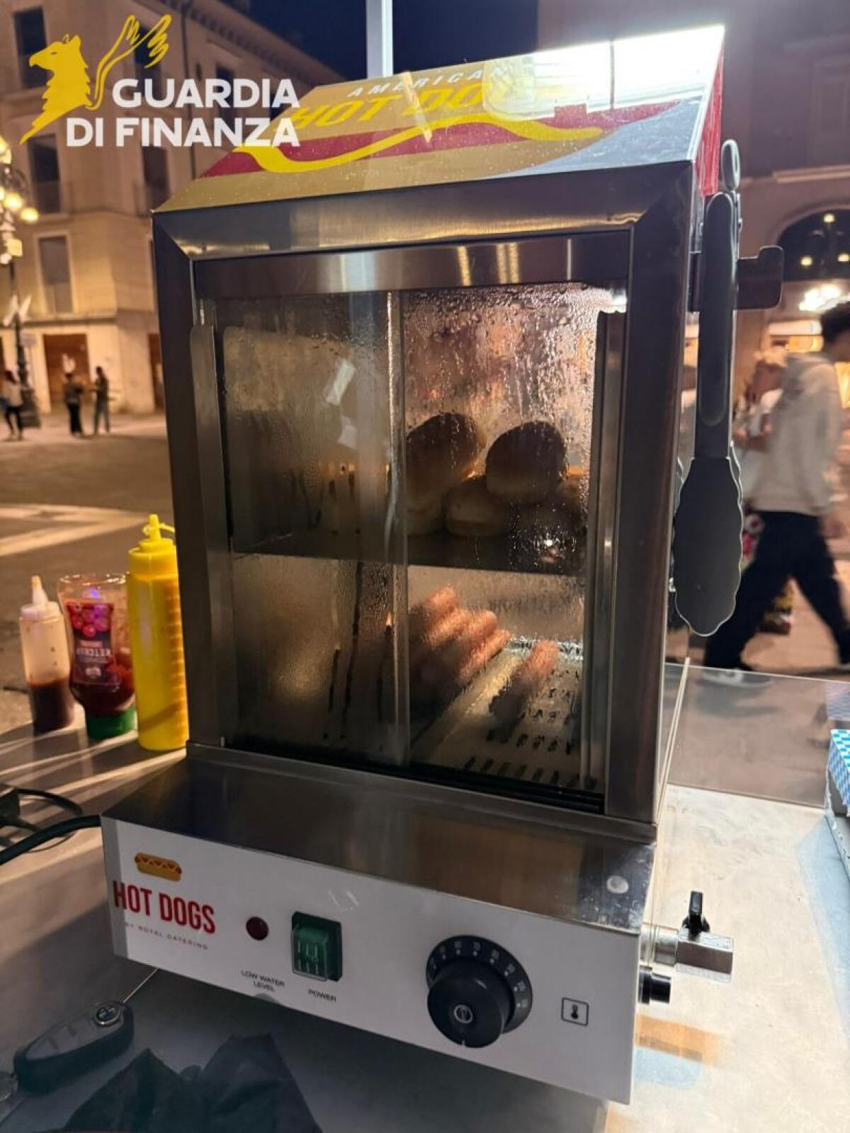 Avellino. Sequestrato dalla Guardia di Finanza chiosco abusivo di panini in centro città. - 