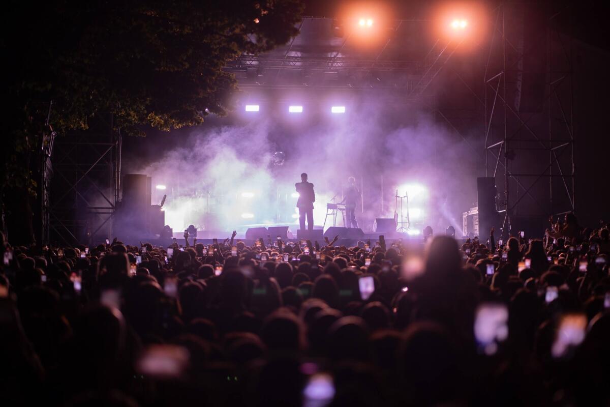 In migliaia al concerto dei The Kolors a Circello dove il borgo si è trasformato in un palcoscenico - 