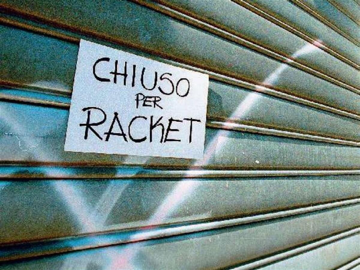 Non lasciamo soli i commercianti che denunciano il pizzo - 