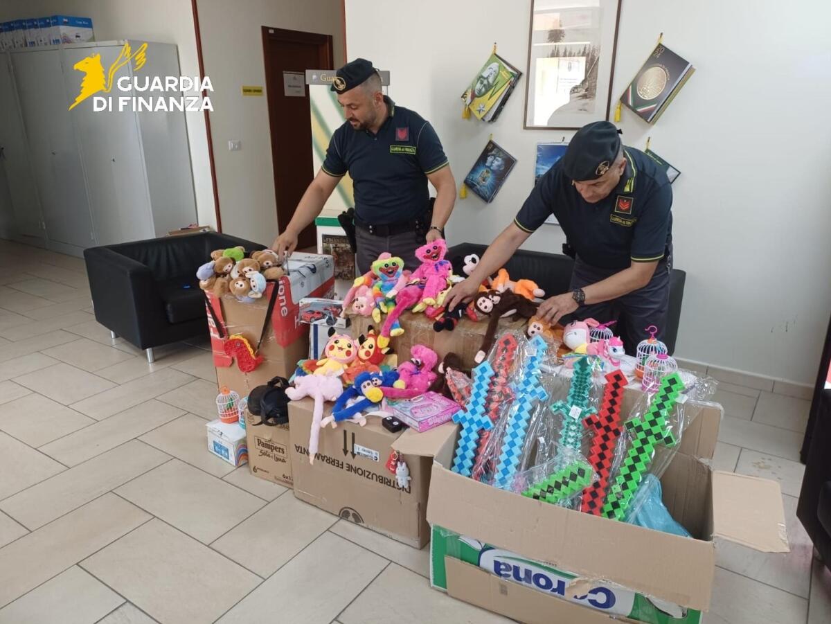 Arpaia. Sequestrati dalla Guardia di finanza oltre 20 mila articoli insicuri. - 
