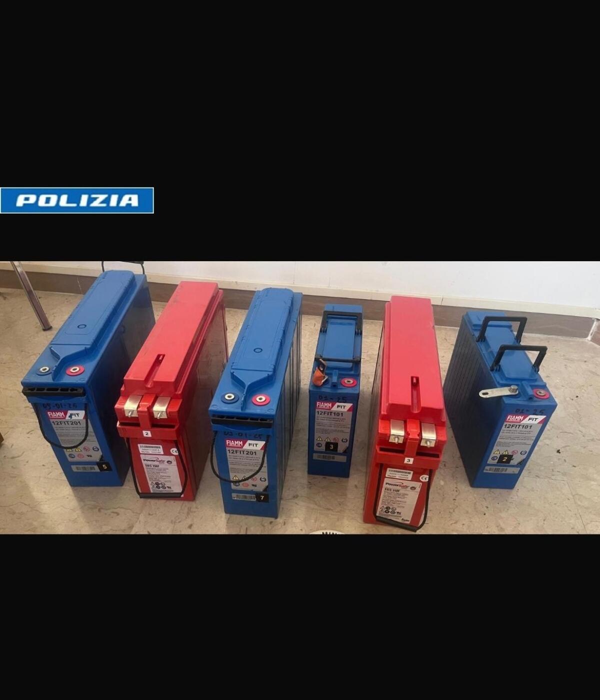 Gli agenti del Commissariato di Cervinara recuperano materiale asportato da un ripetitore della società Wind. - 