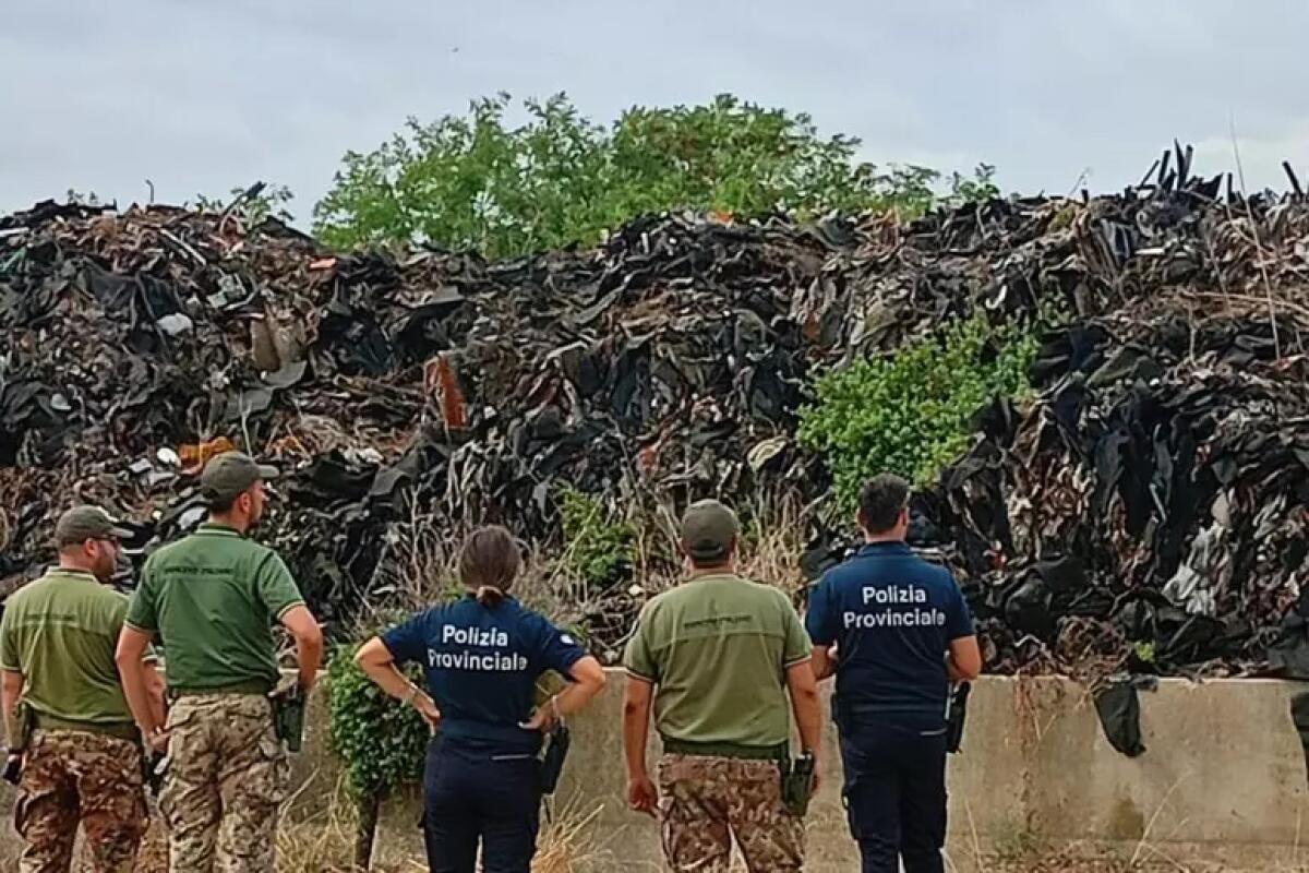 Polizia provinciale sequestra discarica abusiva. - 