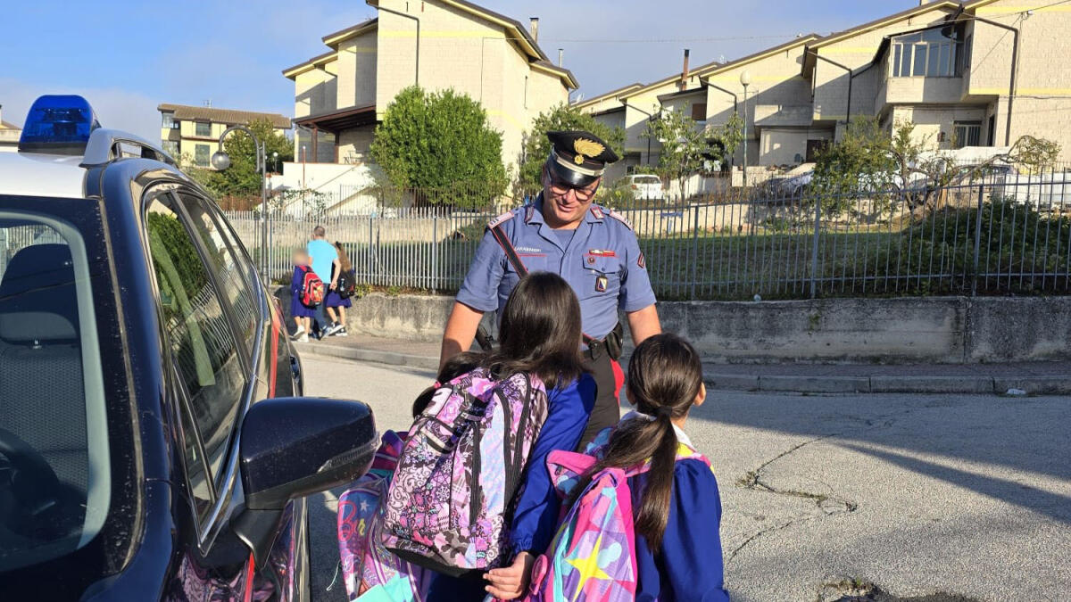 Suona la campanella del nuovo anno scolastico: istituti irpini presidiati dai Carabinieri - 