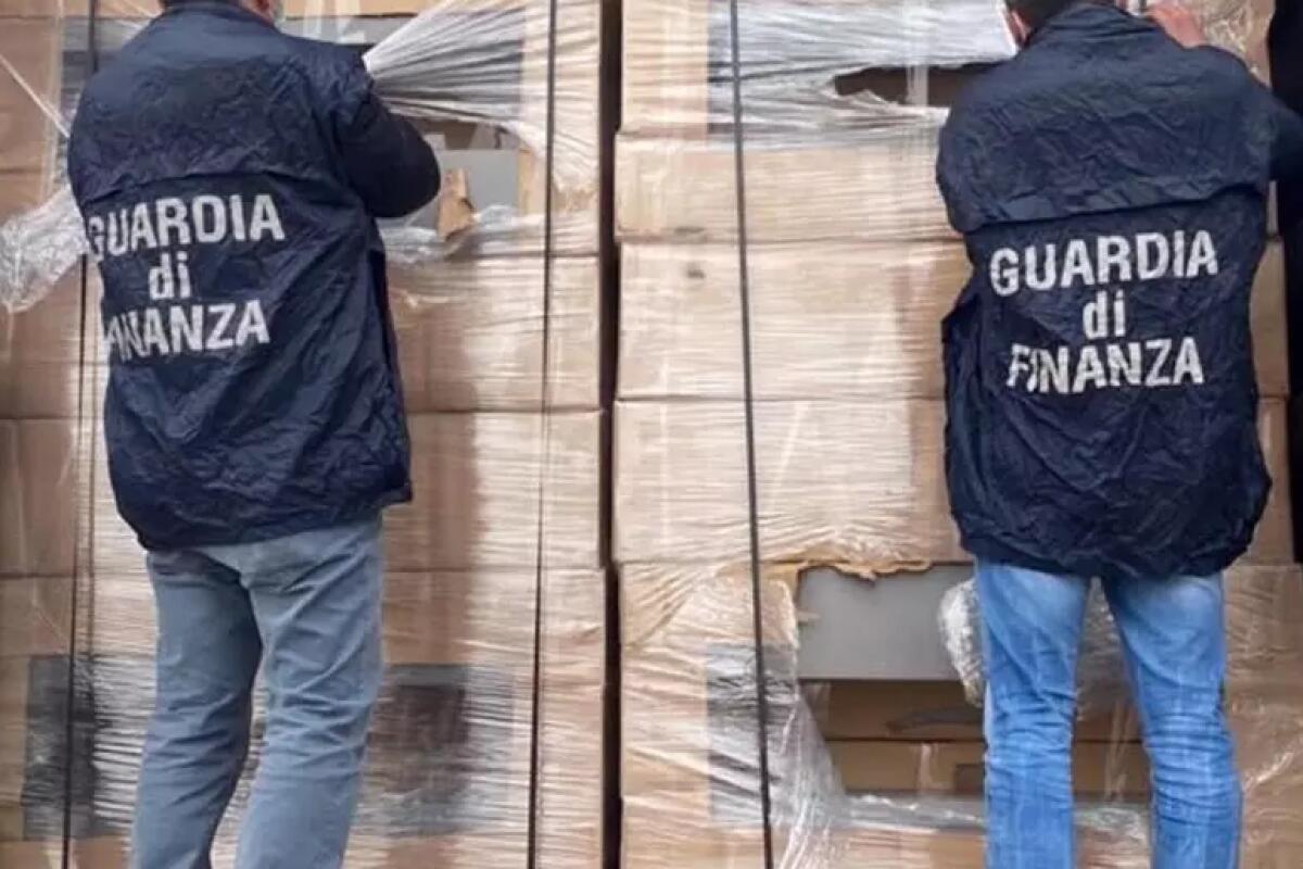 In un bunker la più grande fabbrica clandestina di sigarette - 