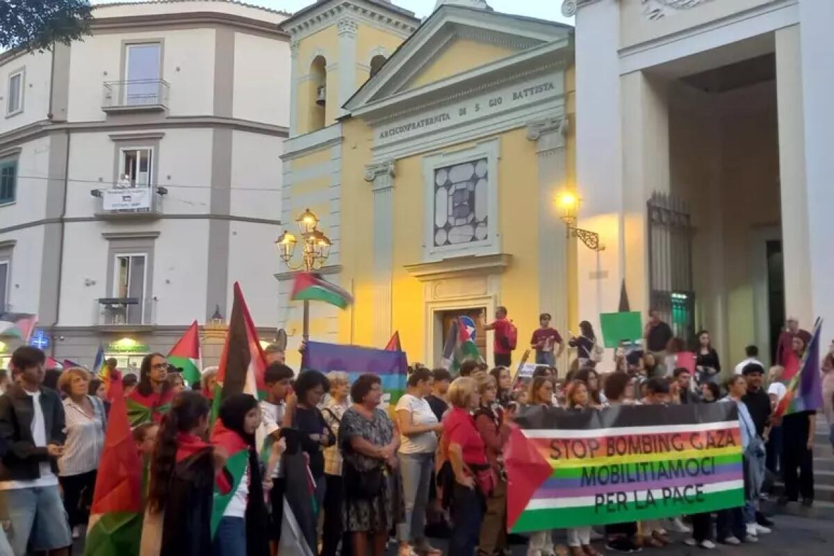 Gaza: corteo a Caserta, tra abiti neri e sirene aeree - 