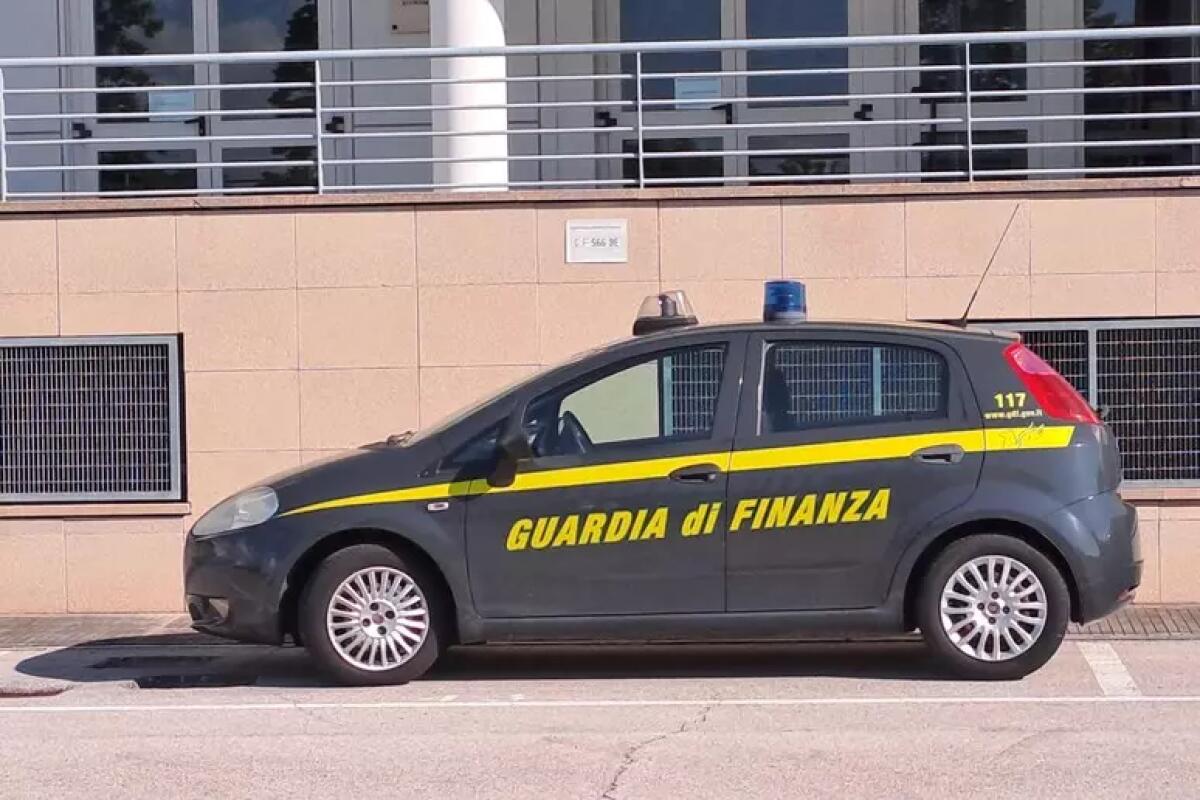 Scoperto 'diplomificio' nel Napoletano, indagati prof e studenti - 