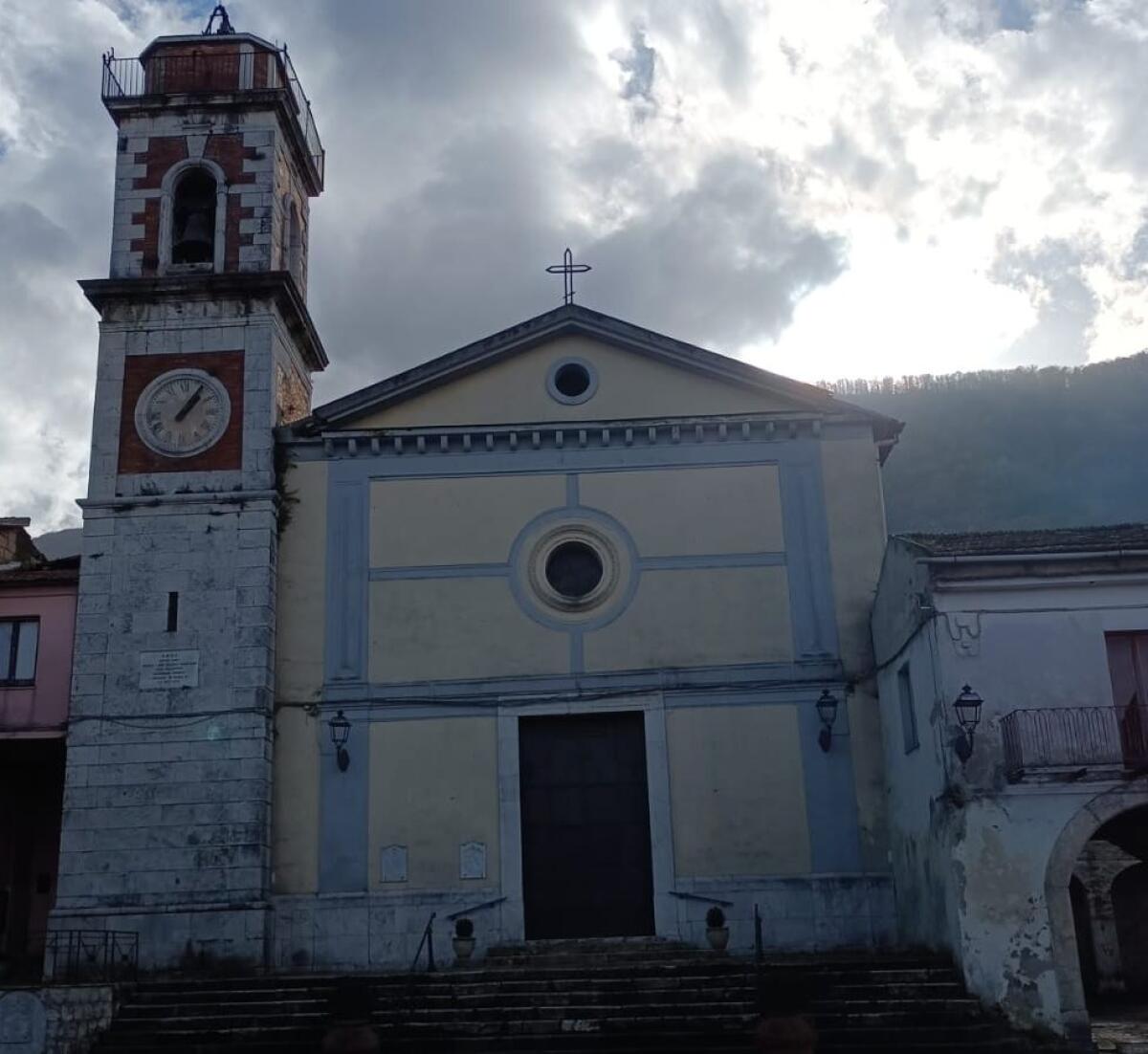 Cervinara. Ancora smentite per la lettera dei fedeli, stavolta è Anna Cantone a dire di non averla firmata. - 