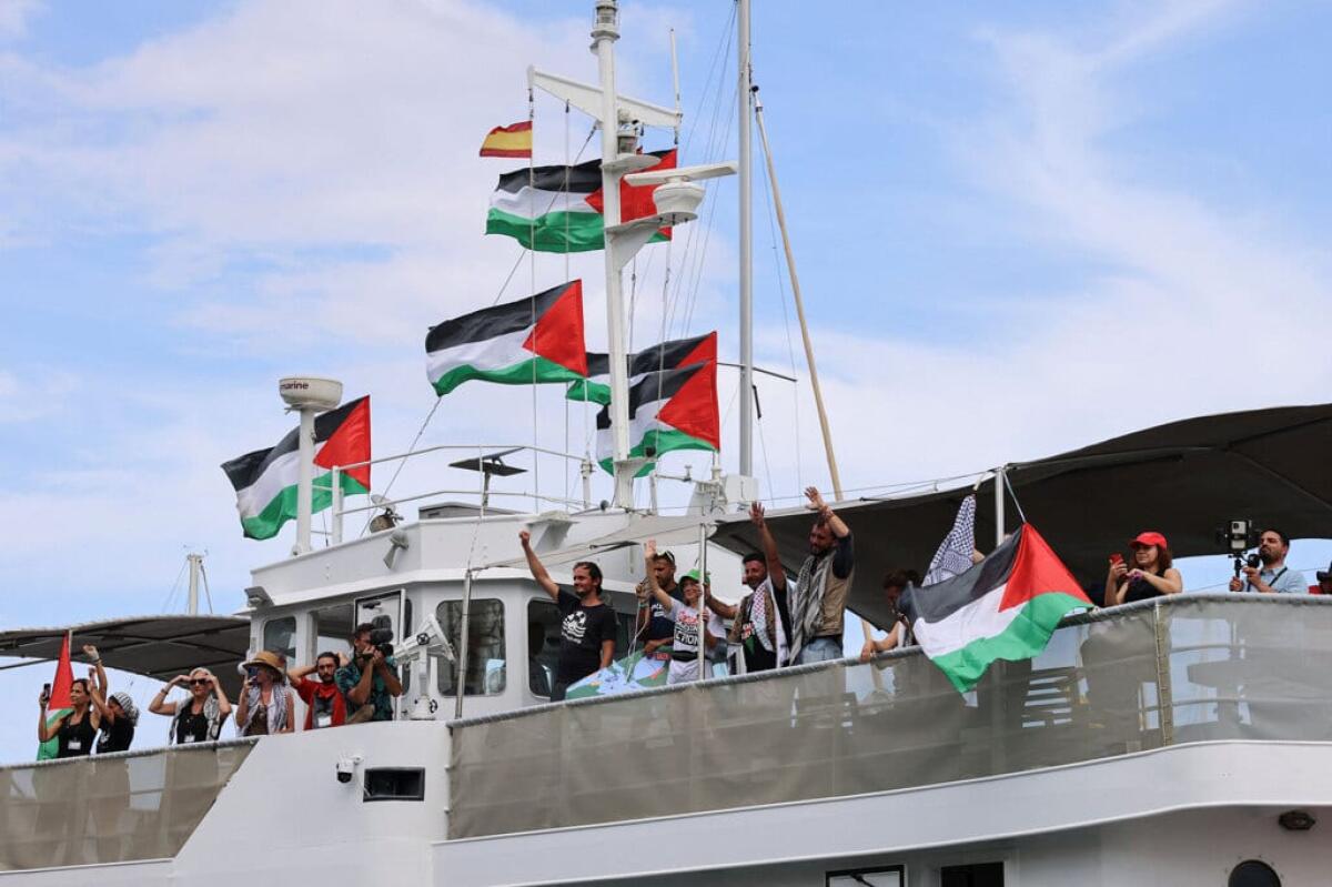 Il M5S partecipa al presidio in solidarietà con la Global Sumud Flotilla - 