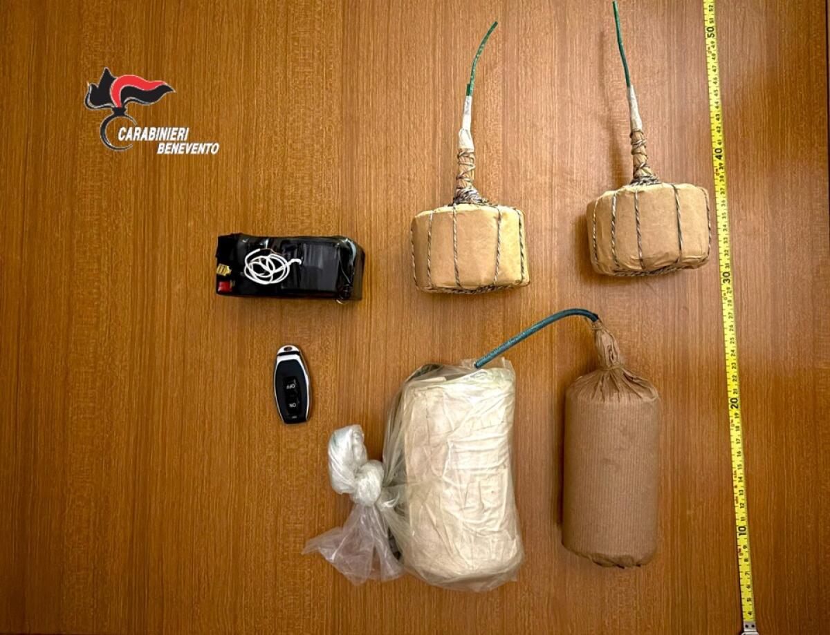 Arrestato un ex finanziere aveva in casa ordigni esplosivi e un detonatore - 