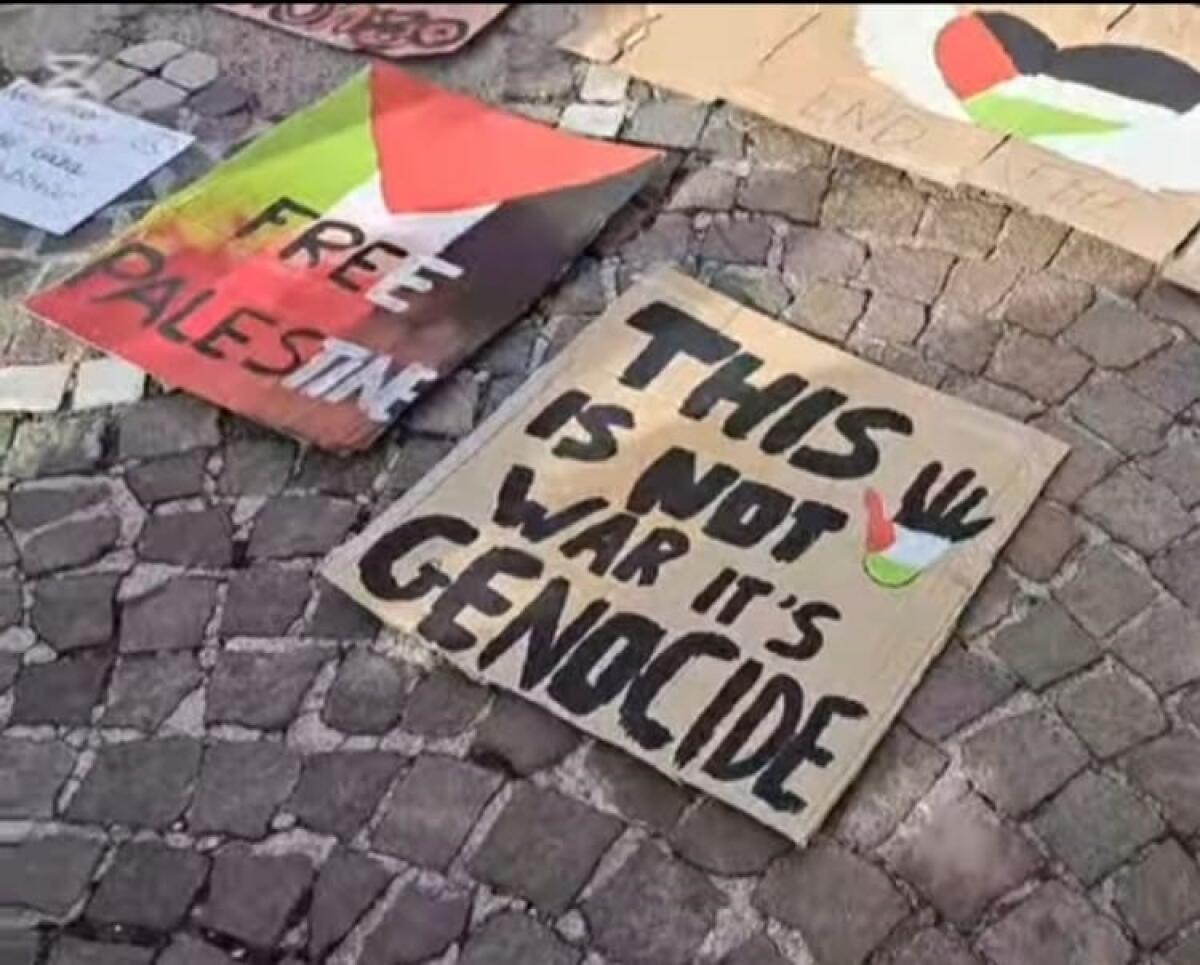 "Molti oggi parlano dei giovani ma non molti, pare, parlano con i giovani". - 