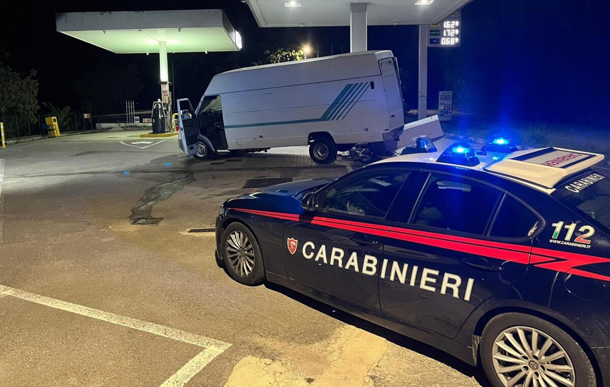 Fallisce per intervento dei Carabinieri furto a distributore carburanti - 