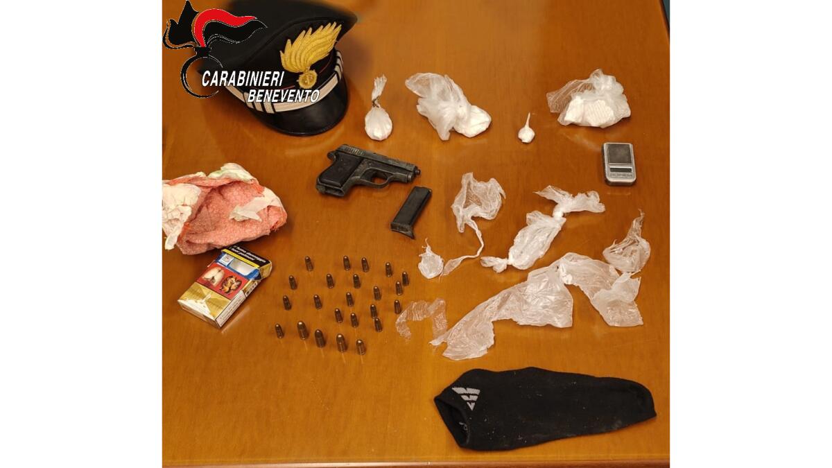 Cocaina e pistola in casa, manette a due coniugi beneventani lui 80enne e lei 54enne. - 