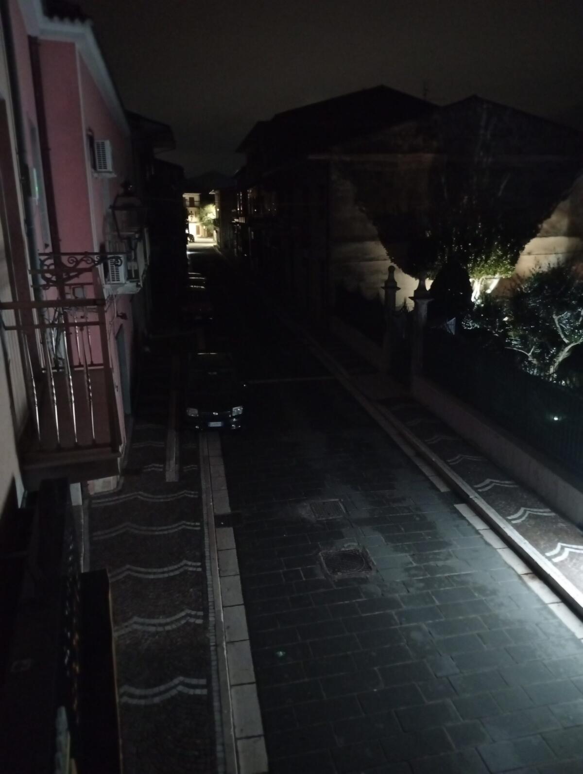 Cervinara. Zone centrali di nuovo senza pubblica illuminazione. - 