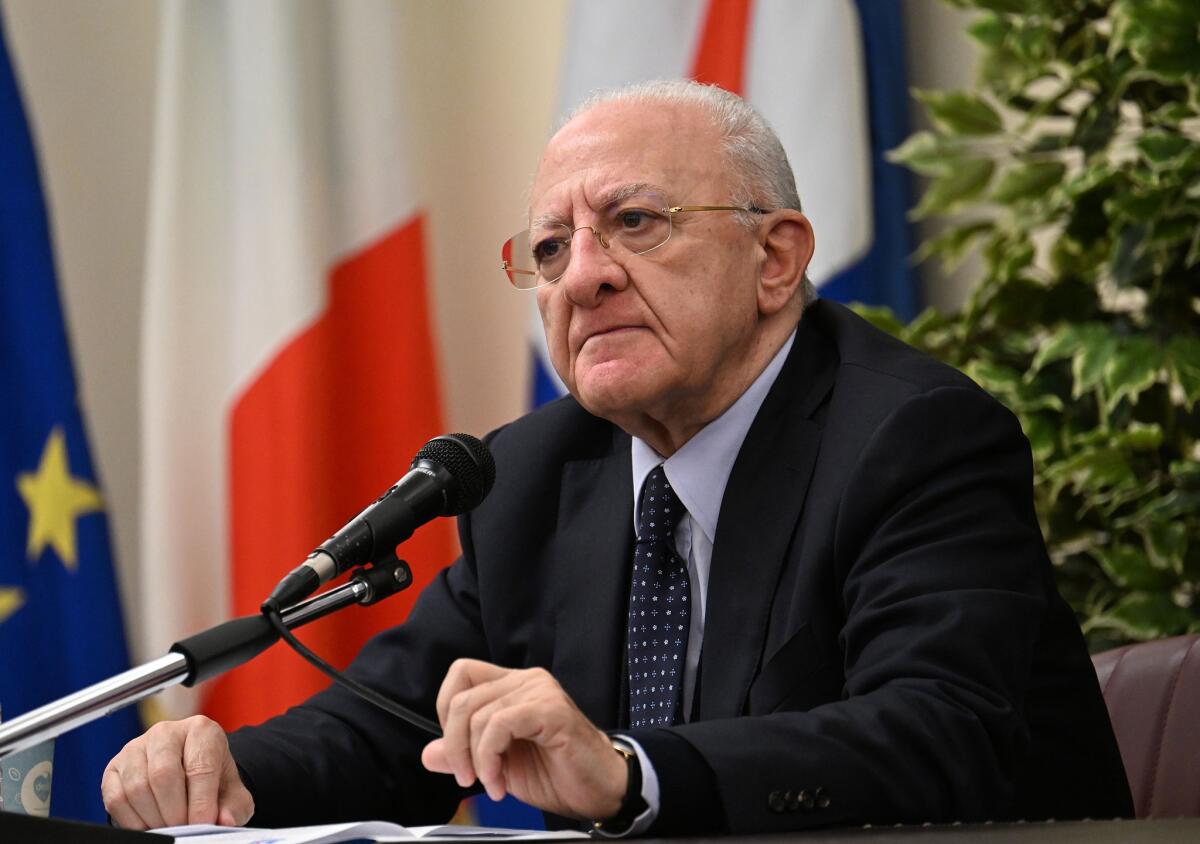 De Luca, non vi dico se mi candido in Consiglio regionale. - 