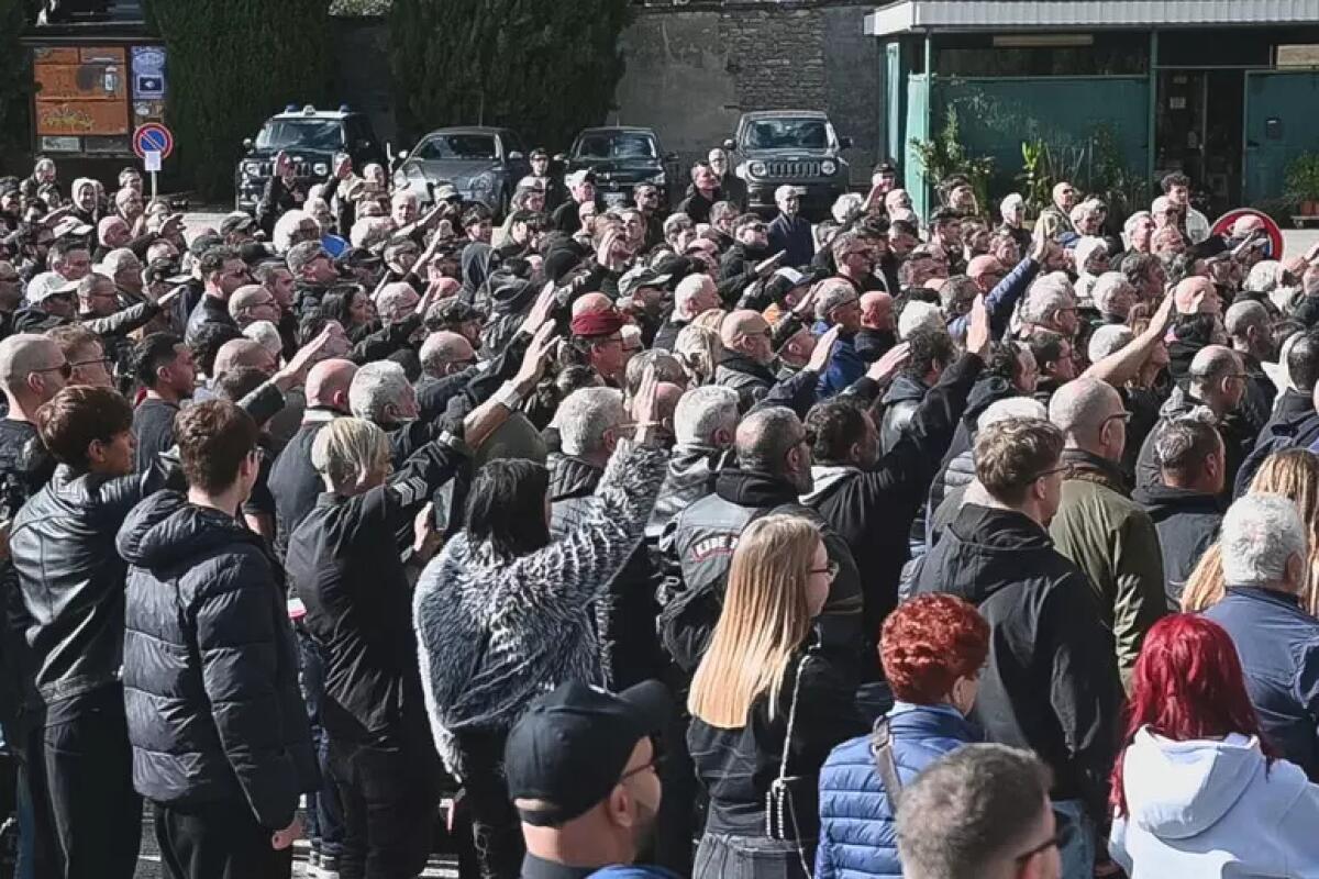 Oltre mille a raduno di Predappio, tornano i saluti romani - 