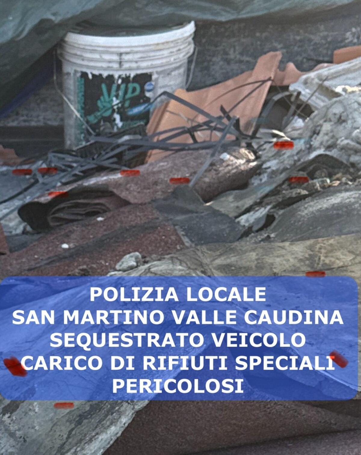 San Martino V.C.. Polizia Locale sequestra autocarro con rifiuti speciali. - 