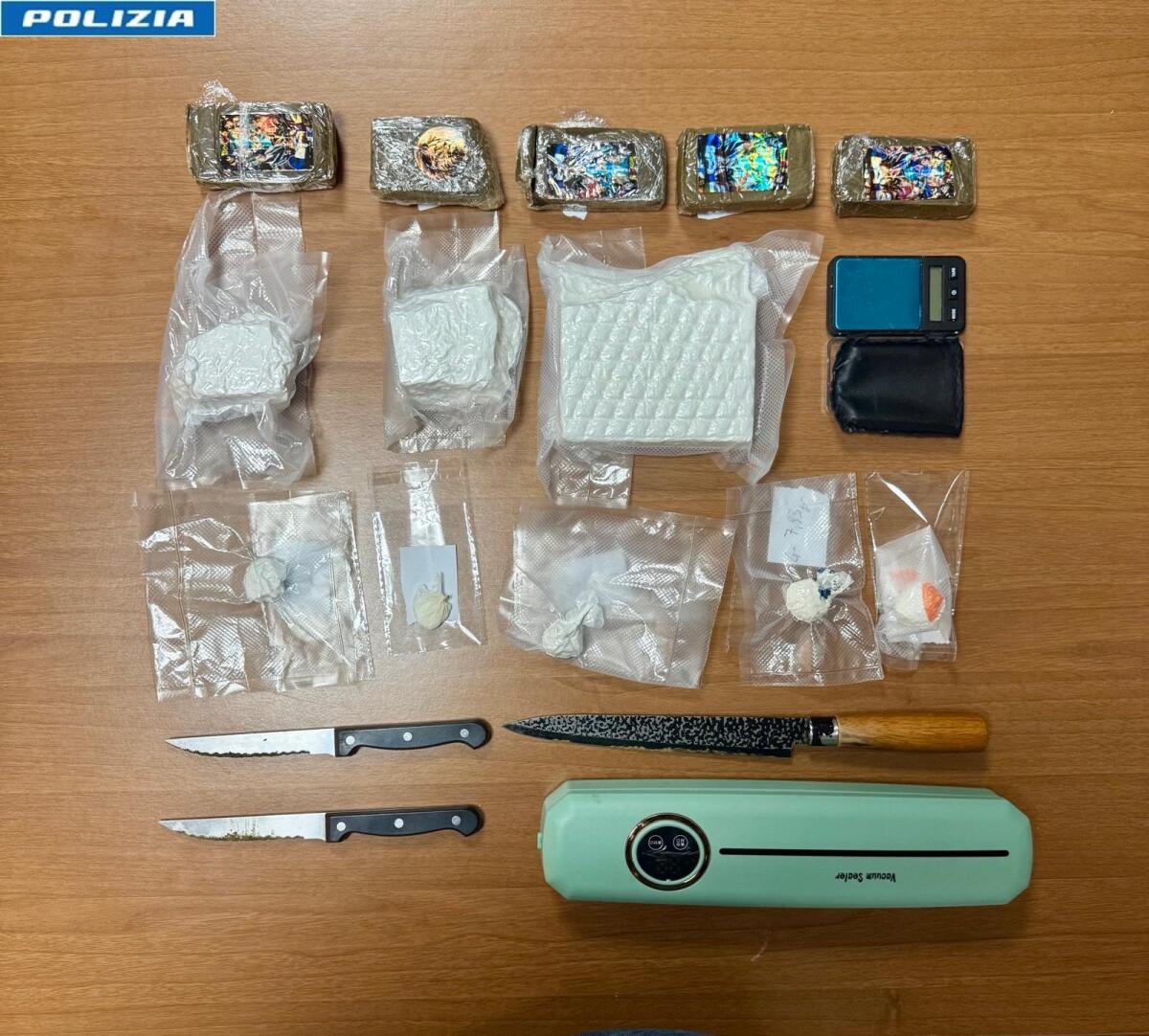 Avellino. Movida e droga,  sequestrato circa un kg di cocaina e mezzo kg di hashish: arrestato un 22enne - 