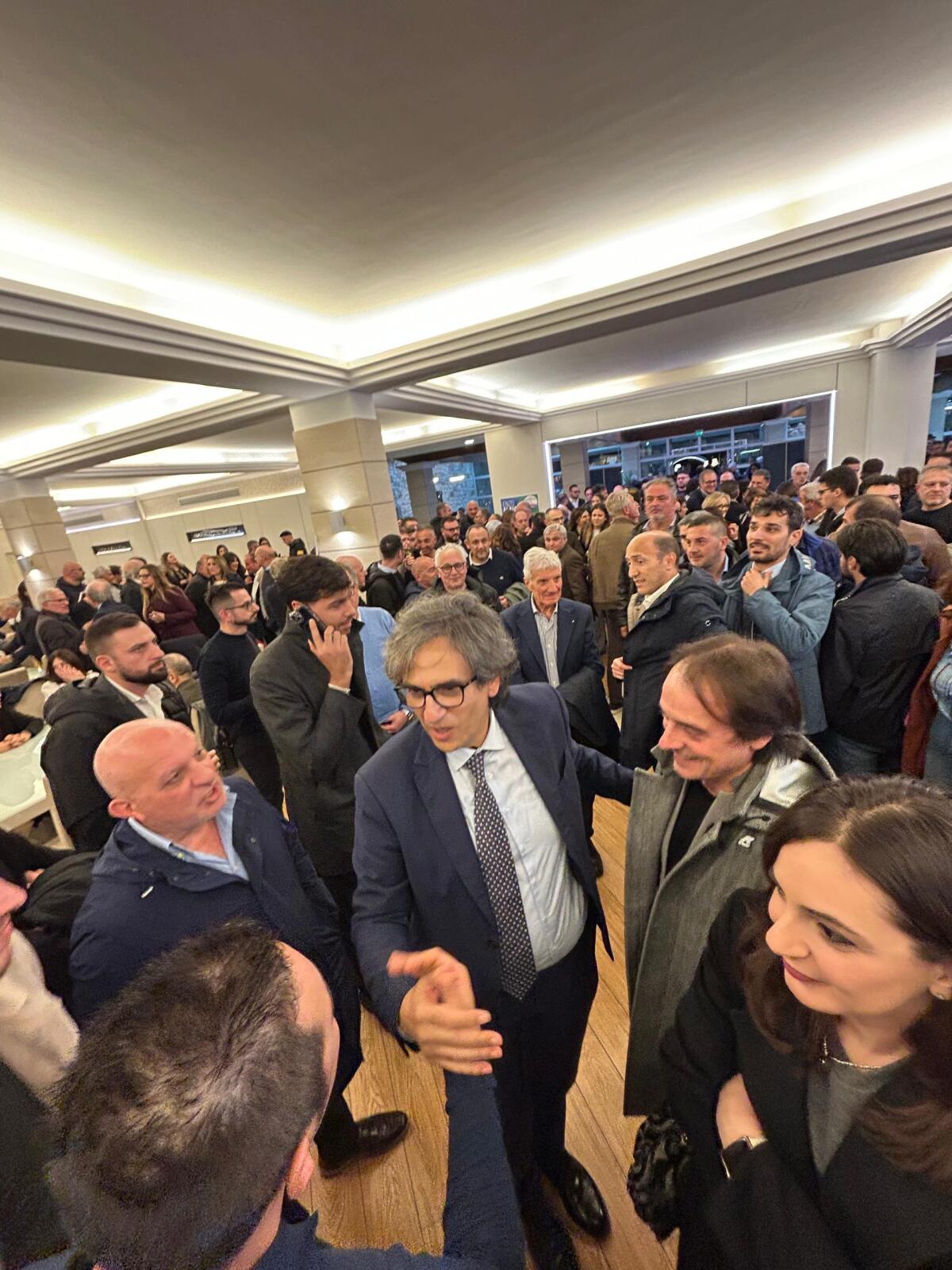 250 Amministratori a sostegno di Enzo Alaia - 