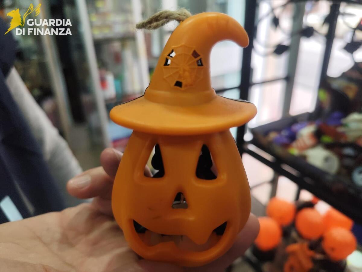 Sequestrati dalla Guardia di Finanza di Avellino oltre 4.000 articoli non sicuri. - 