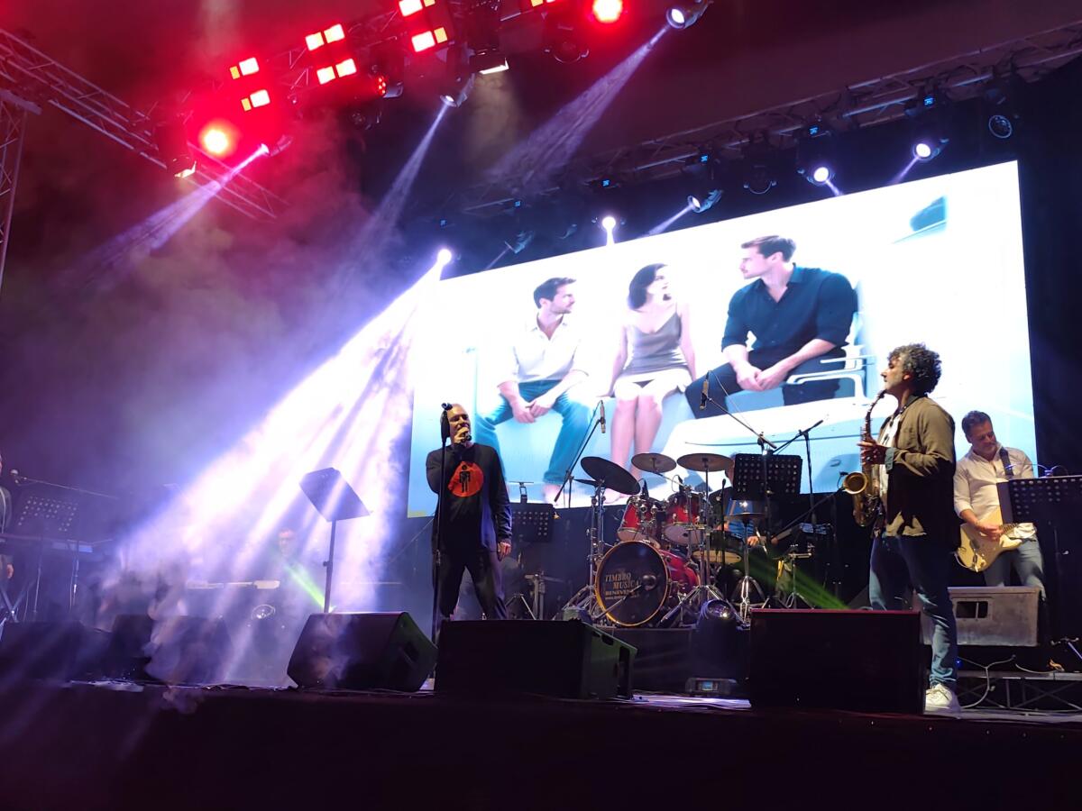 Ironia senza tempo: l’Opera Squallid Orchestra trascina il pubblico beneventano - 