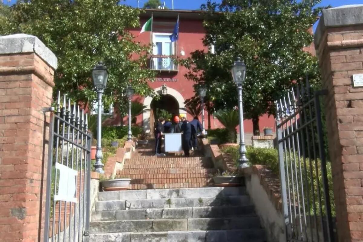 Sisma: inagibile sede comunale di Santo Stefano del Sole - 