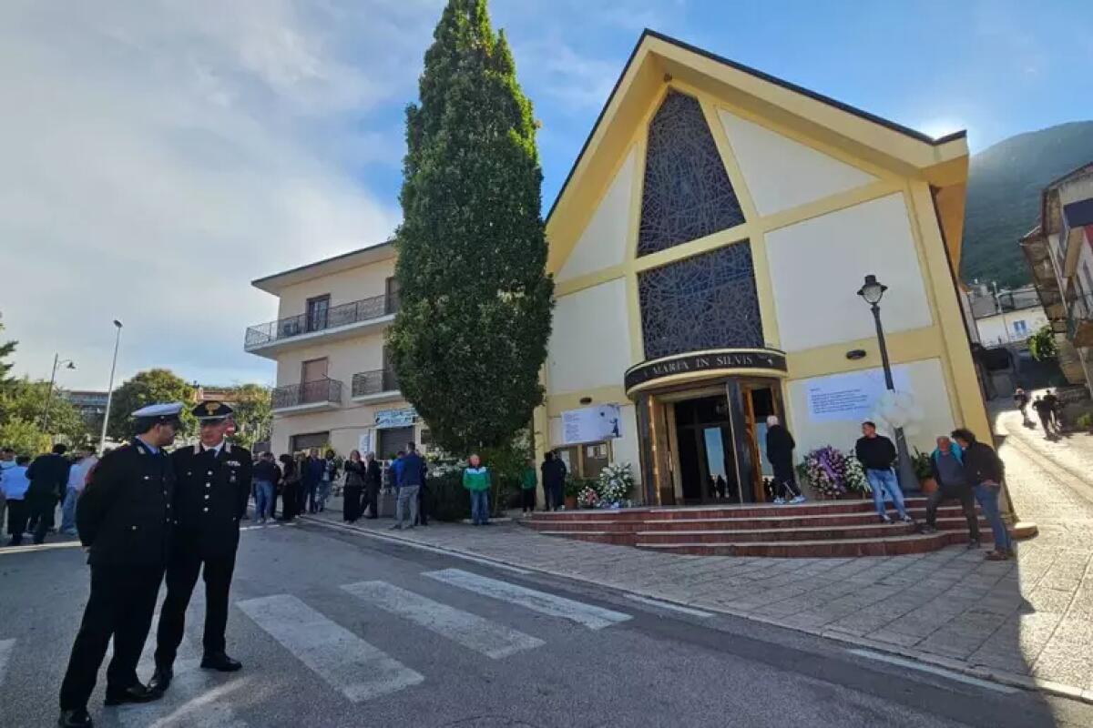 A Paupisi l'ultimo saluto a Elisa e al figlio Cosimo - 
