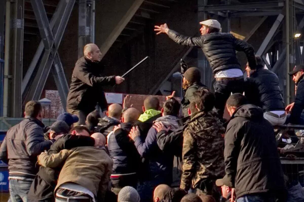 Espulsi da Eindhoven i circa 180 tifosi Napoli fermati stanotte - 