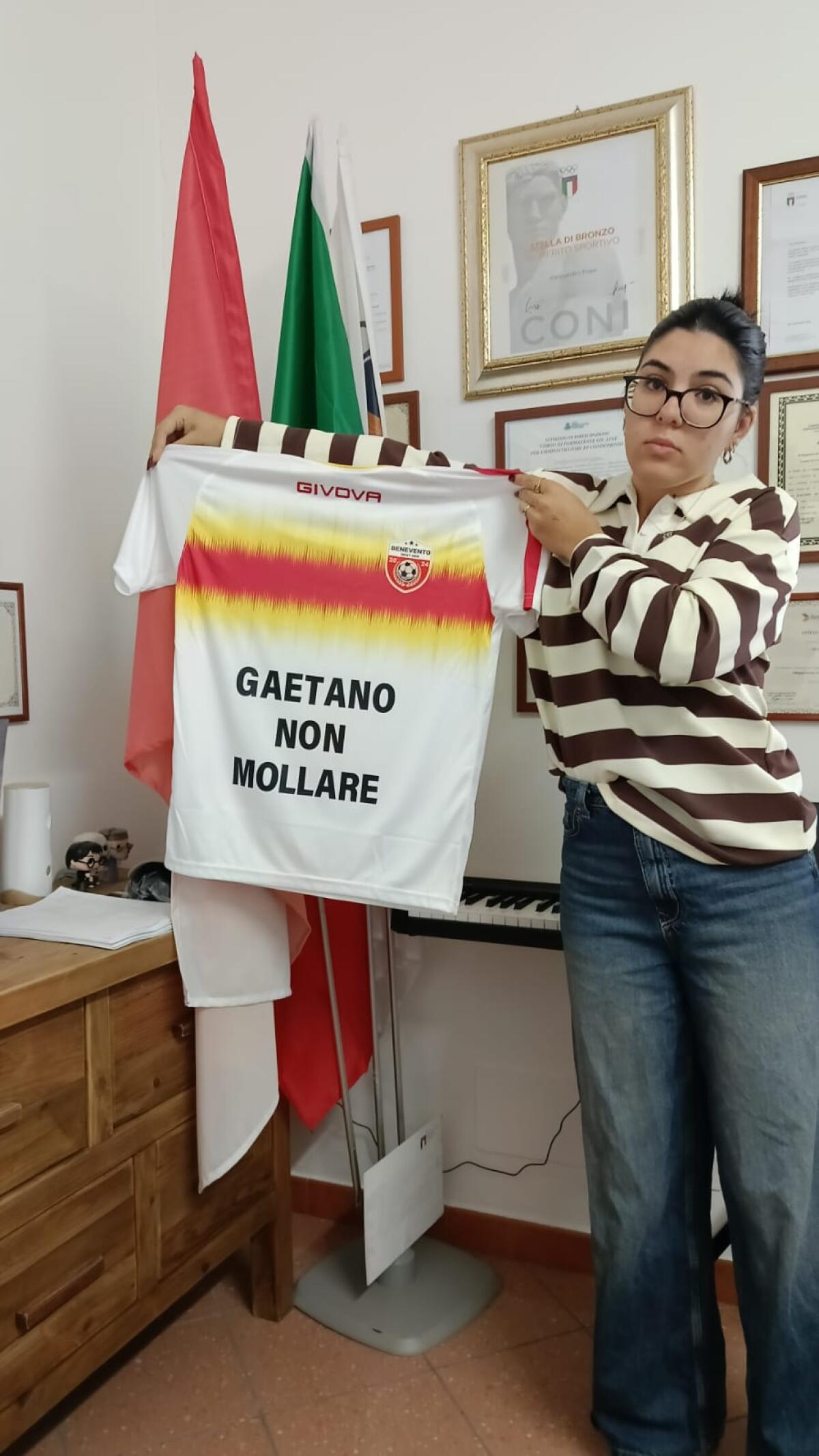 Una maglia giallorossa a Gaetano - 
