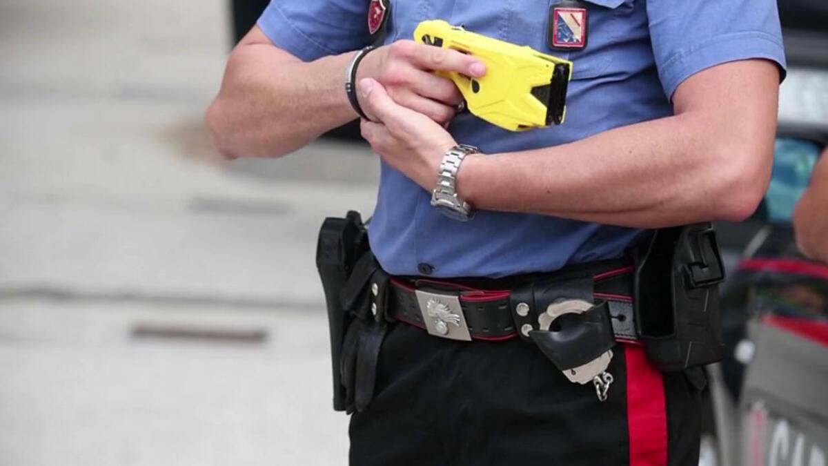 Muore colpito da taser, indagati cinque carabinieri - 