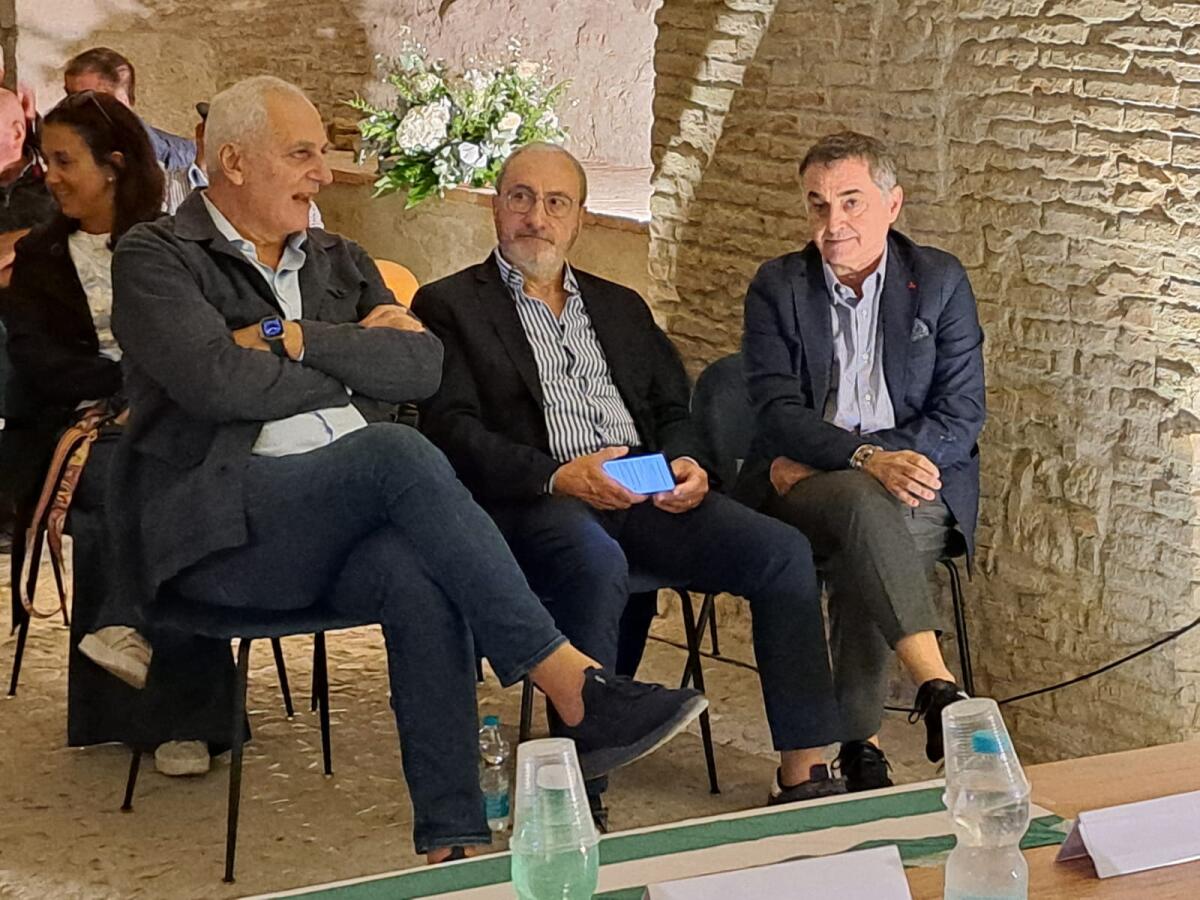 Oltre 200 lavoratori forestali presenti all'incontro organizzato dalla Fai Cisl Campania. - 