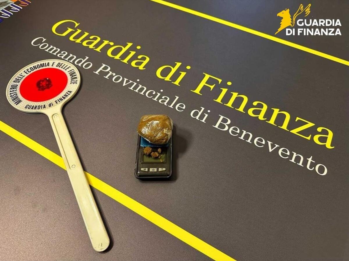 Sequestrati di circa 50 g. di cocaina e hashish e segnalate 18 persone alla Prefettura di Benevento. - 