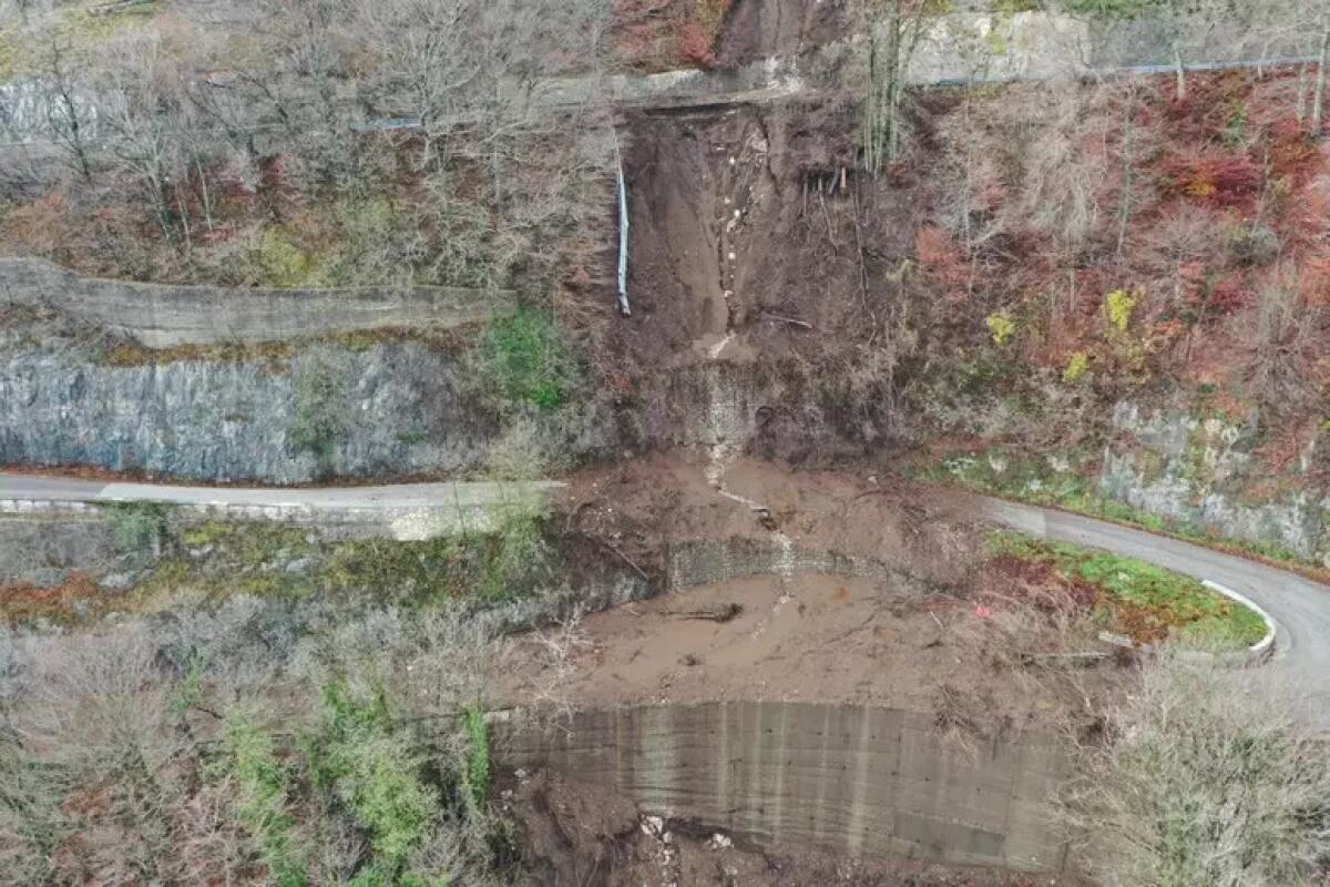 Frana sulla strada per Montevergine - 